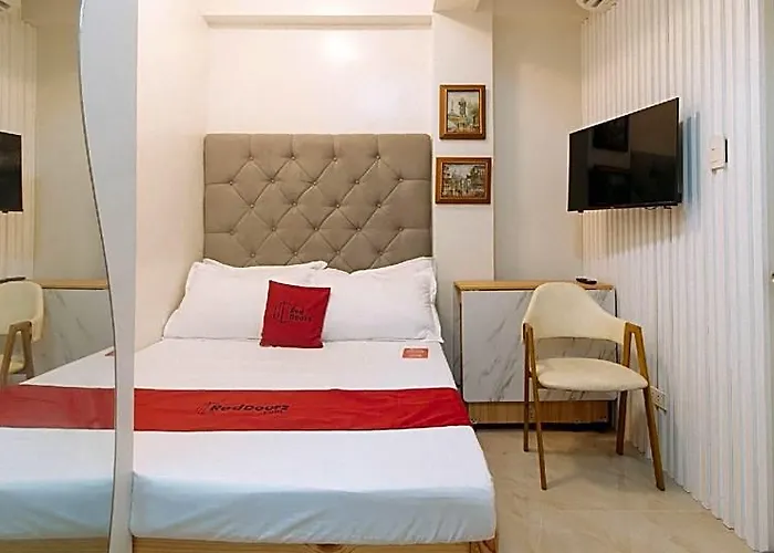 Hotel Reddoorz @ Delorian Residences