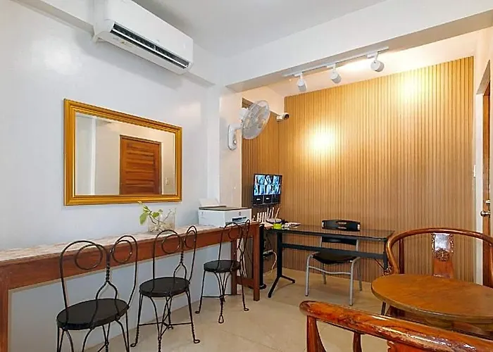 Reddoorz @ Delorian Residences