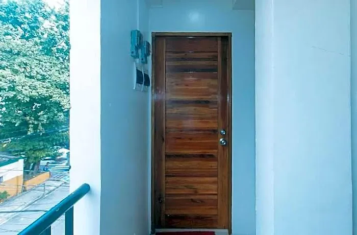 Hotel Reddoorz @ Delorian Residences Manila
