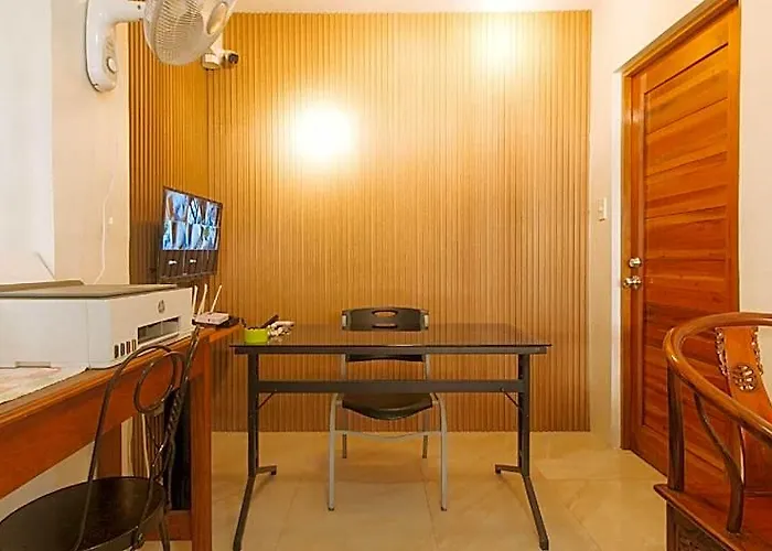Hotel Reddoorz @ Delorian Residences *