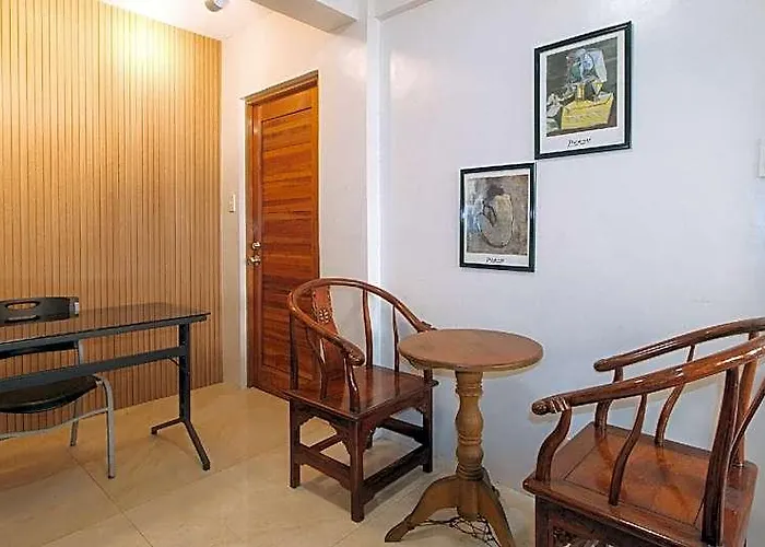 Reddoorz @ Delorian Residences Hotel