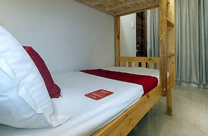 Hotel Reddoorz @ Delorian Residences *