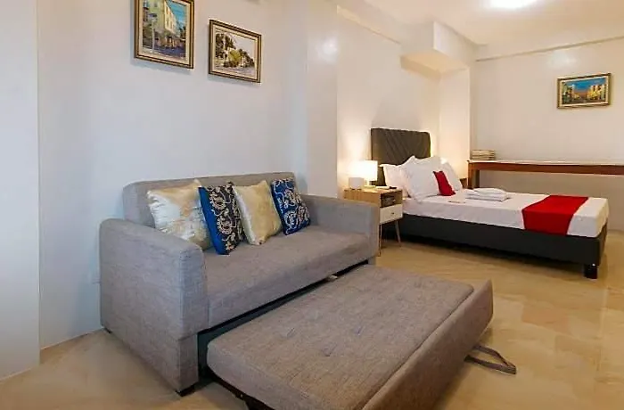 Hotel Reddoorz @ Delorian Residences